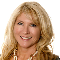 Traci Stier headshot